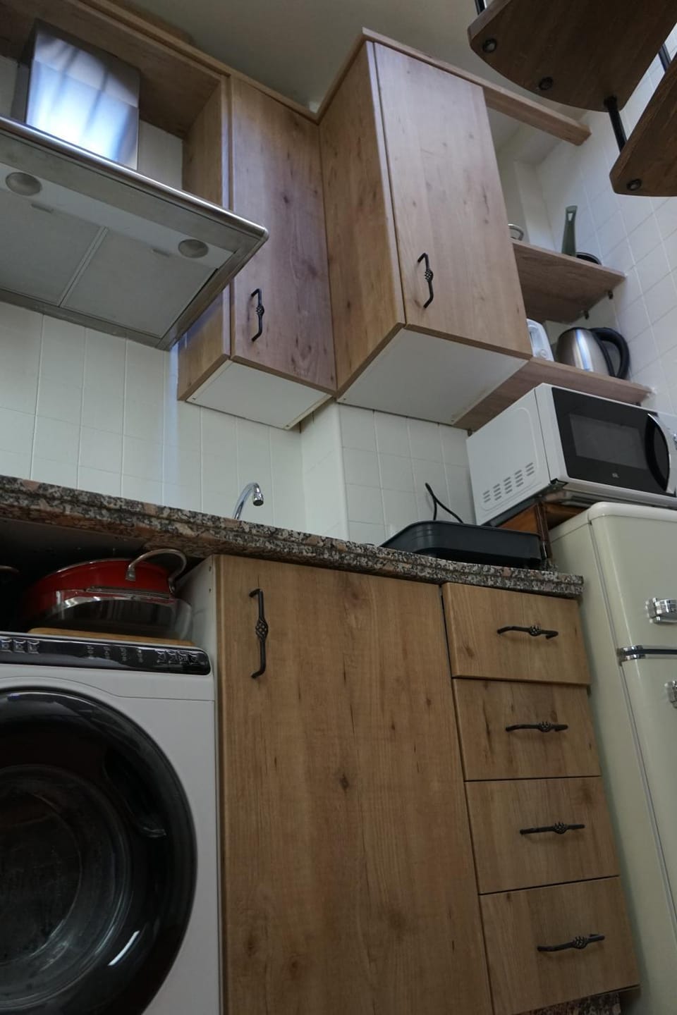 Kitchen or kitchenette, washing machine, dryer