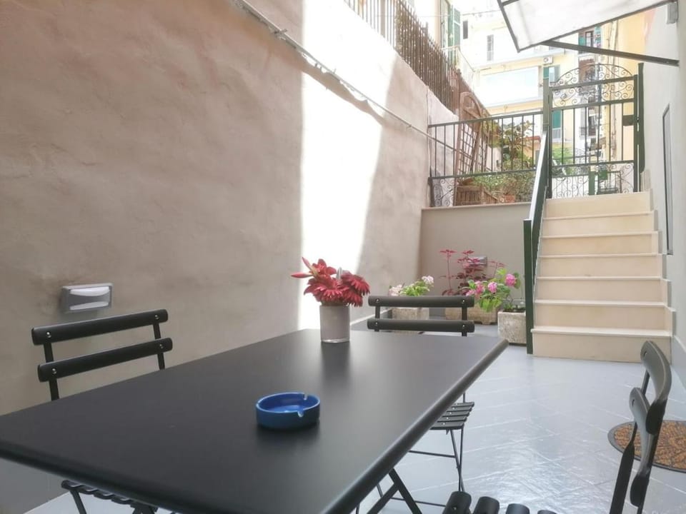 Il terrazzino - entire apartment in Vomero Apartment in Naples