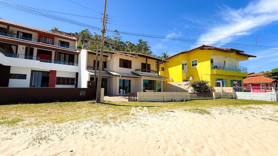 Facade/entrance, Beach, Street view