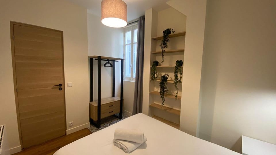 Lévis - Appartement Batignolles 6P Apartment in Paris