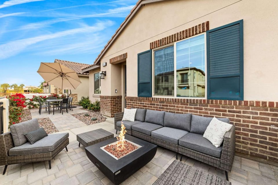 Contemporary Desert Home - Fire Pit & Loft House in La Quinta