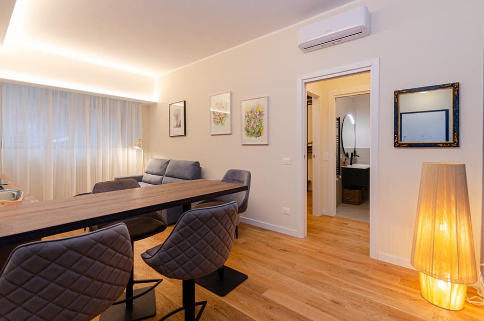 Costanza Home, Moderno ed Elegante nel Cuore della Città di Milano, Nuova Metro Blu, comodo per Duomo, San Siro e Rho Fiera Milano Apartment in Milan