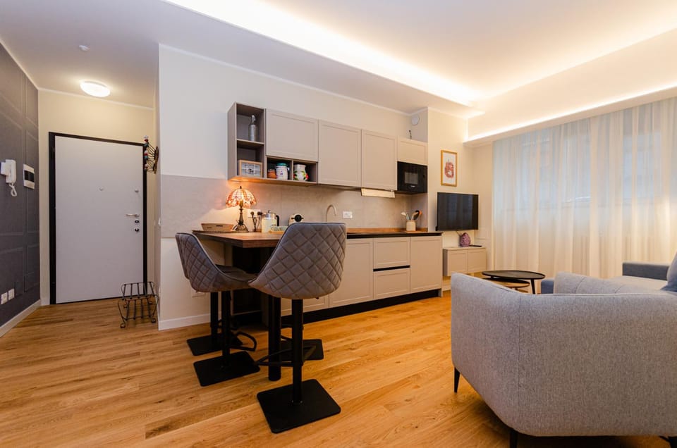 Costanza Home, Moderno ed Elegante nel Cuore della Città di Milano, Nuova Metro Blu, comodo per Duomo, San Siro e Rho Fiera Milano Apartment in Milan