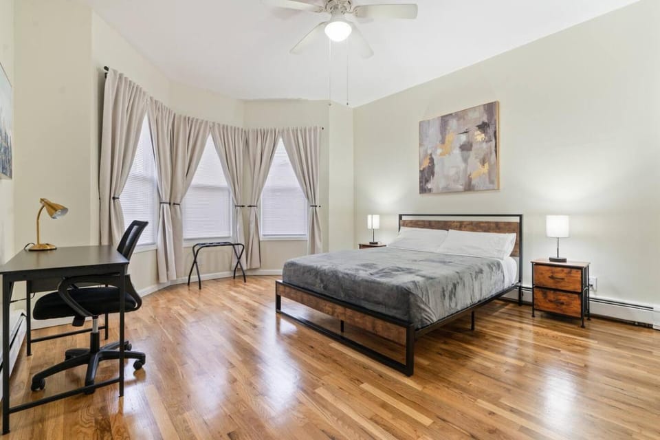 Spacious 2BR - 15m to Times Square - FREE Parking Apartment in Union City