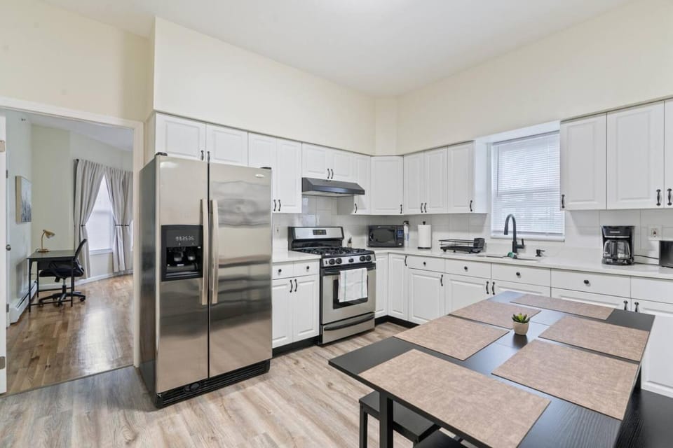 Spacious 2BR - 15m to Times Square - FREE Parking Apartment in Union City