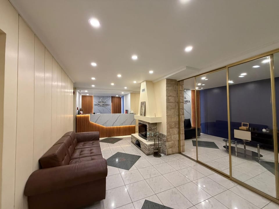 TV and multimedia, Living room, Lobby or reception, Seating area