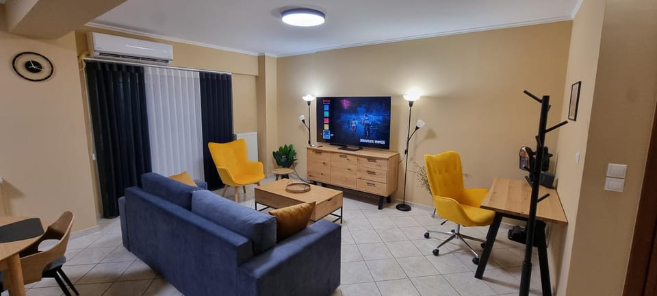 TV and multimedia, Living room, Seating area, Evening entertainment