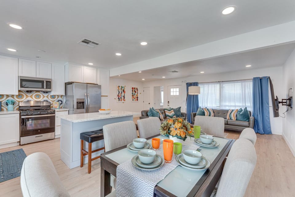 Palm Springs Oasis | Poolside Retreat House in Palm Springs
