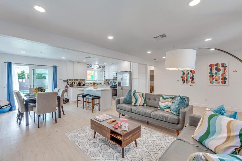Palm Springs Oasis | Poolside Retreat House in Palm Springs