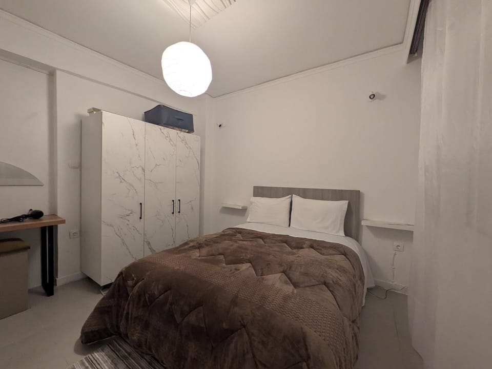 Bed, Photo of the whole room, Bedroom, hair dryier, wardrobe