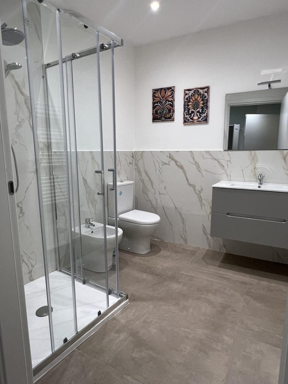 Shower, Toilet, Bathroom, towels