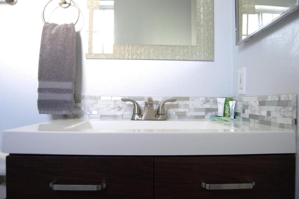 Your Henderson Private Retreat with a Full Kitchen House in Henderson