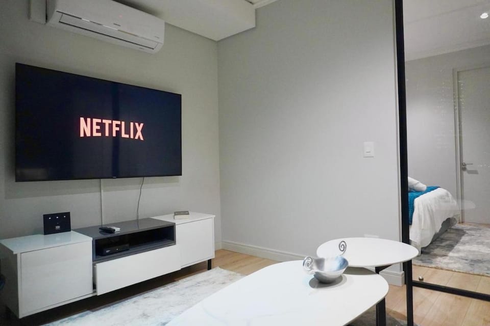 TV and multimedia, Living room, Evening entertainment, Bedroom, air conditioner