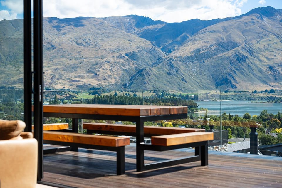 Patio, Nearby landmark, Day, Natural landscape, View (from property/room), Balcony/Terrace, Living room, Seating area, Dining area, Lake view, Mountain view