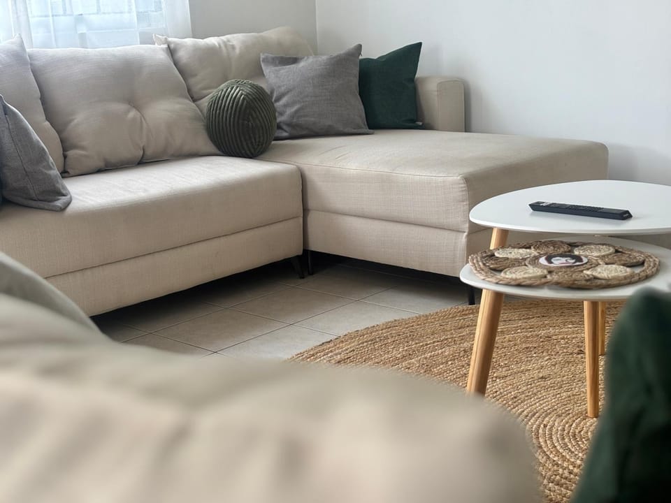 Living room, internet