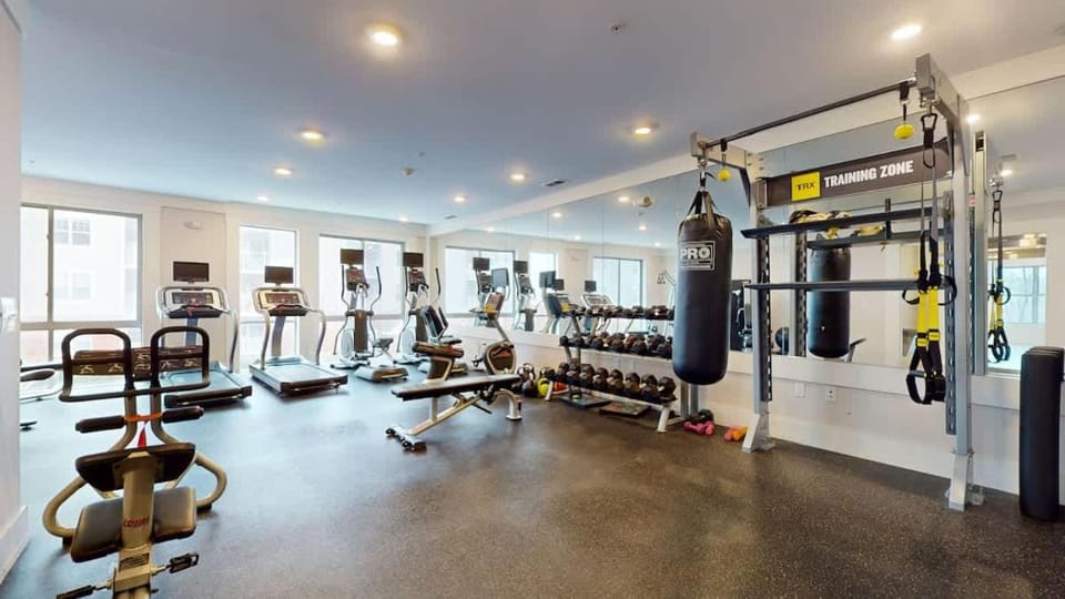 Modern Comforts Free Gym Access Apartment in Stamford