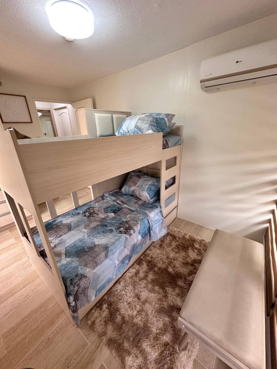 Bedroom, bunk bed