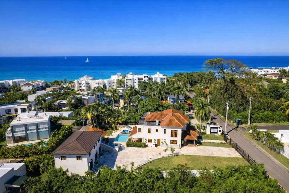 7BR Villa-Apt 2-Min Walk to Beach House in Sosua