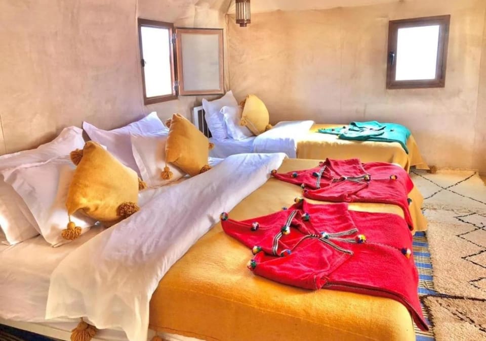 Bed, Living room, Photo of the whole room, Seating area, Bedroom, towels