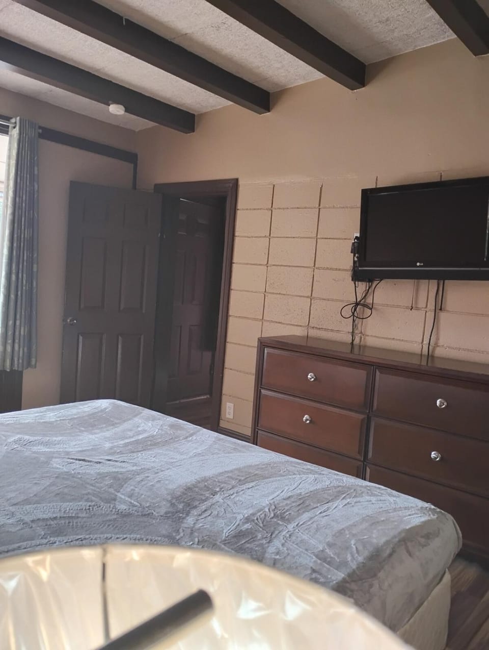 Gated 1 King BR 1 Bath Apt with Full Kitchen 233 Apartment in Baton Rouge