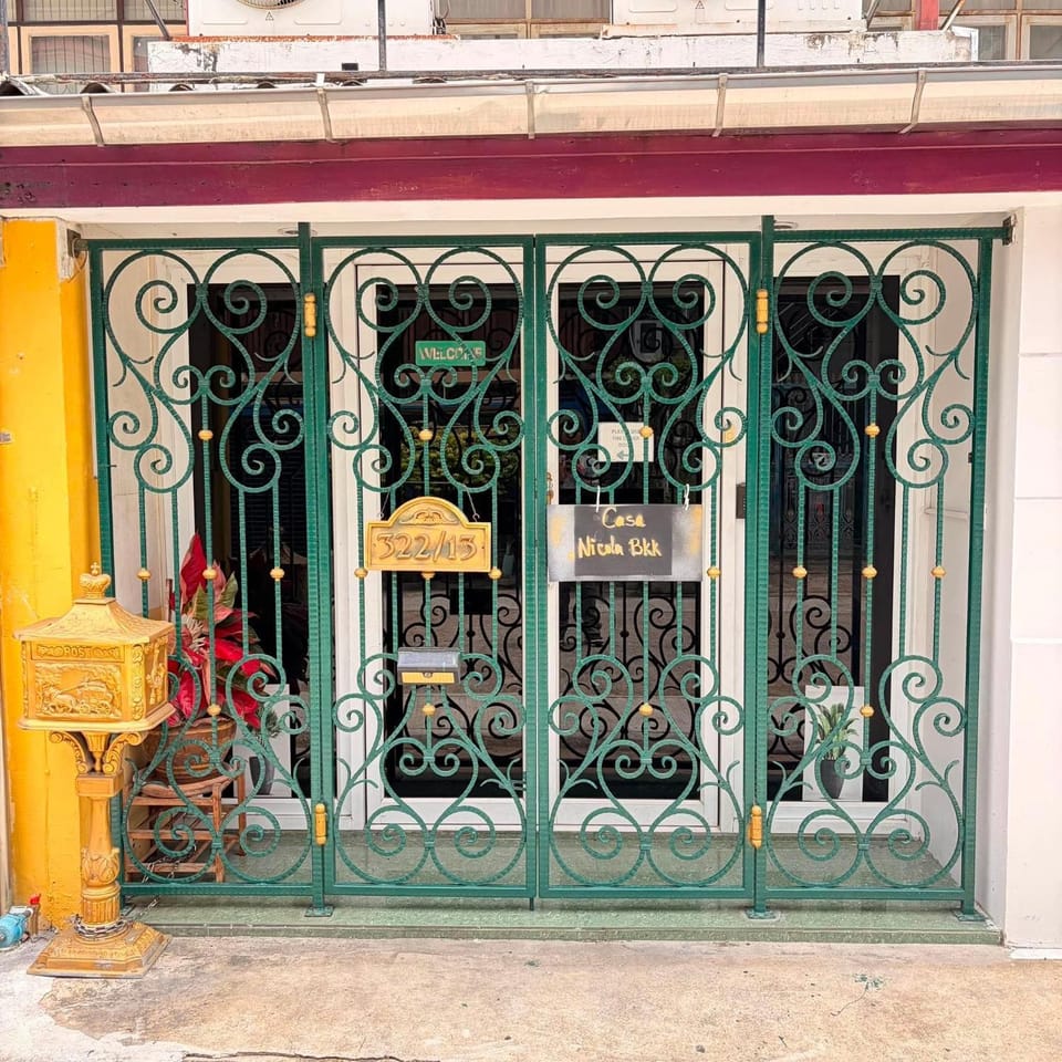 Facade/entrance