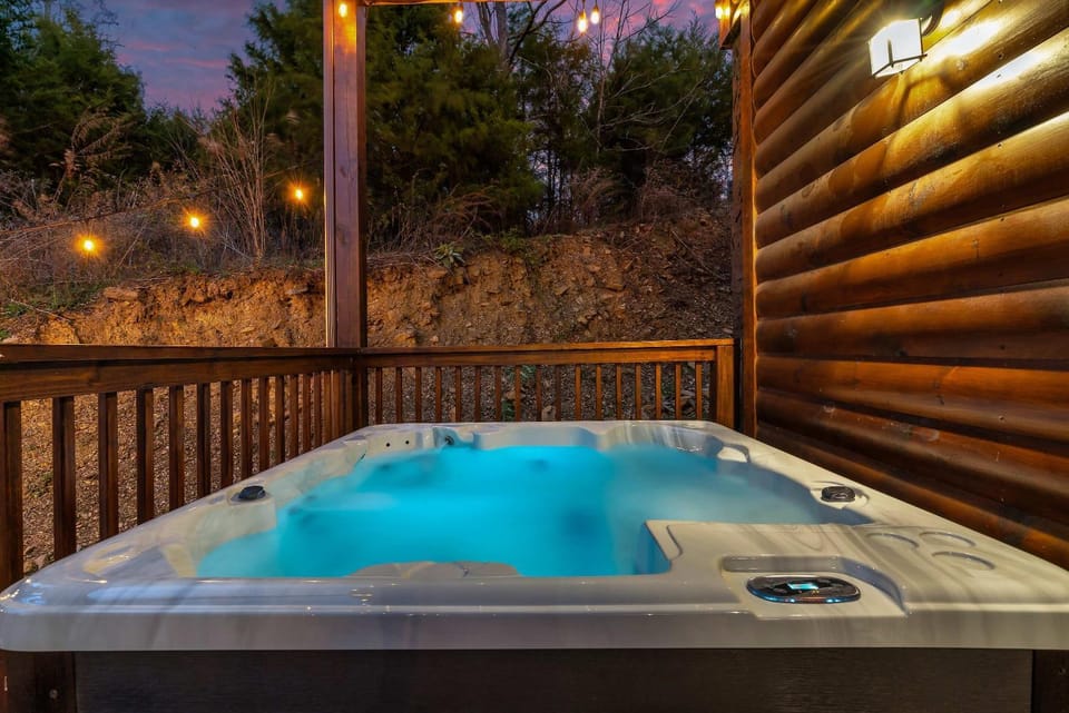 Family-Private Pool-Hot Tub-Firepit-Games-Sauna House in Sevierville