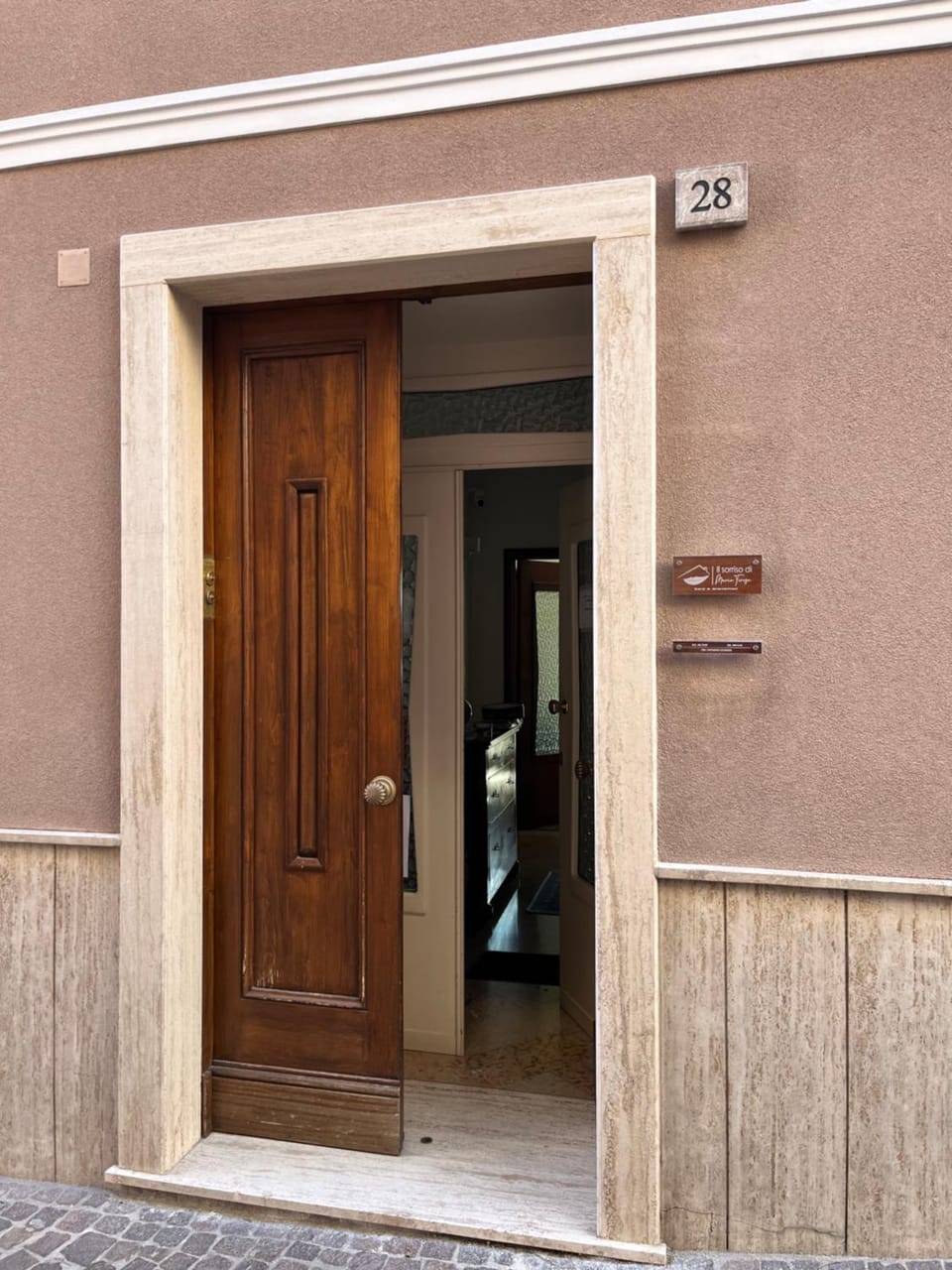 Facade/entrance