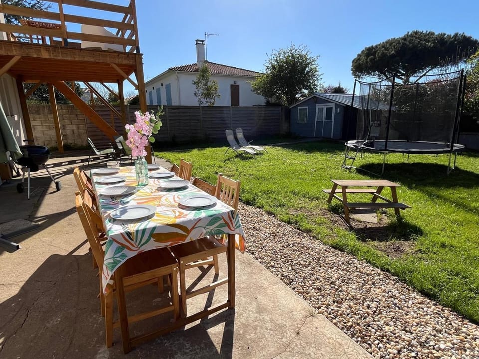 BBQ facilities, Garden, Dining area, Garden view, sunbed