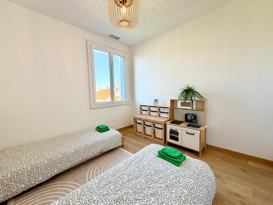 Bed, Game Room