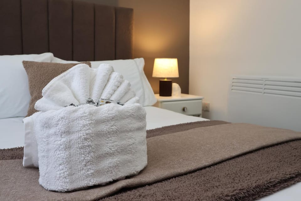 Bedroom, towels
