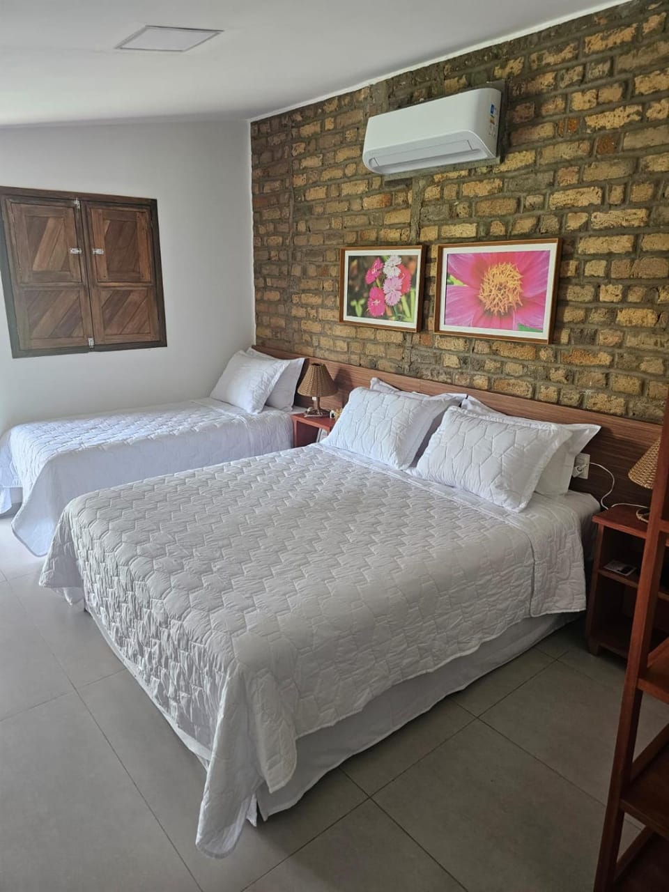 Photo of the whole room, Bedroom, air conditioner