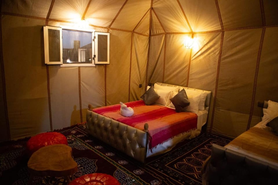 Bed, Photo of the whole room, Seating area, Bedroom, towels