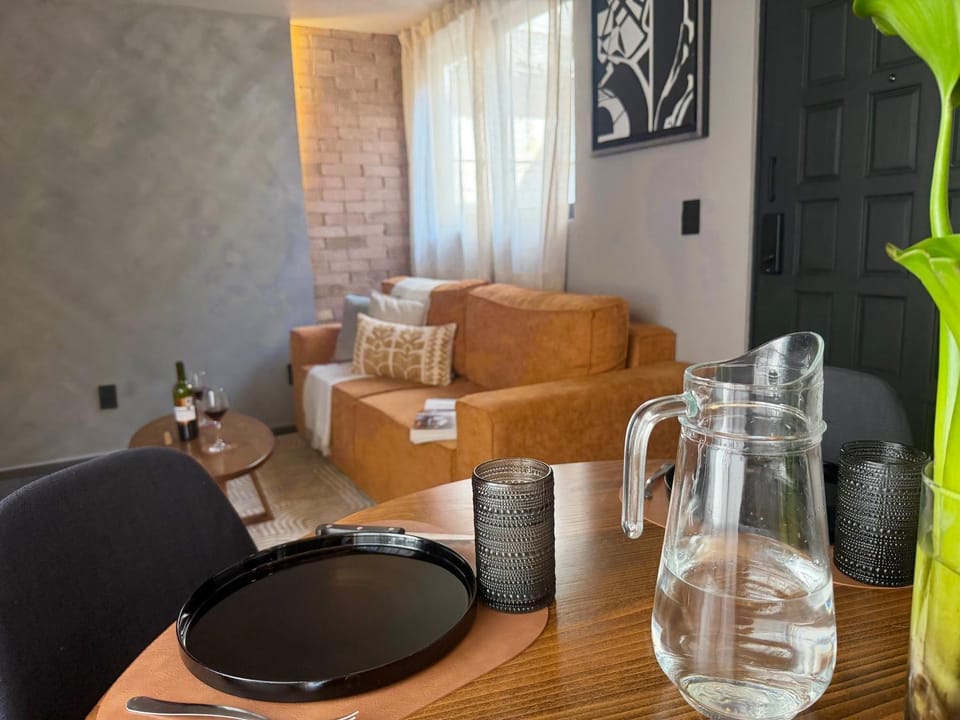 Seating area, Dining area