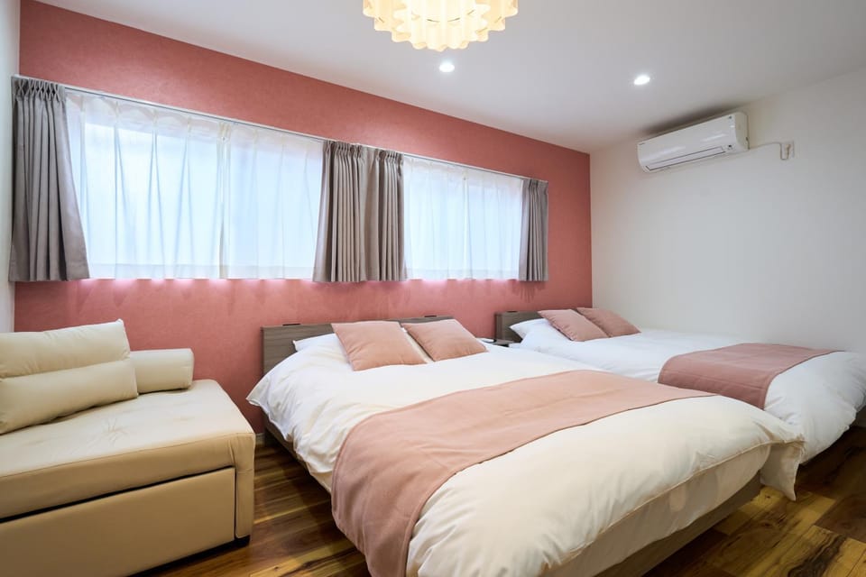 Bed, Photo of the whole room, Bedroom, air conditioner
