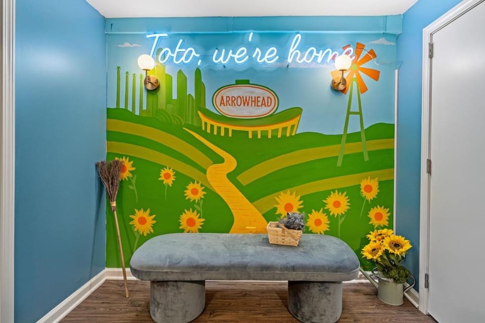 The Prairiehaven 16 Guests, Arcade, Hot Tub, Sauna, Fire Pit House in Overland Park