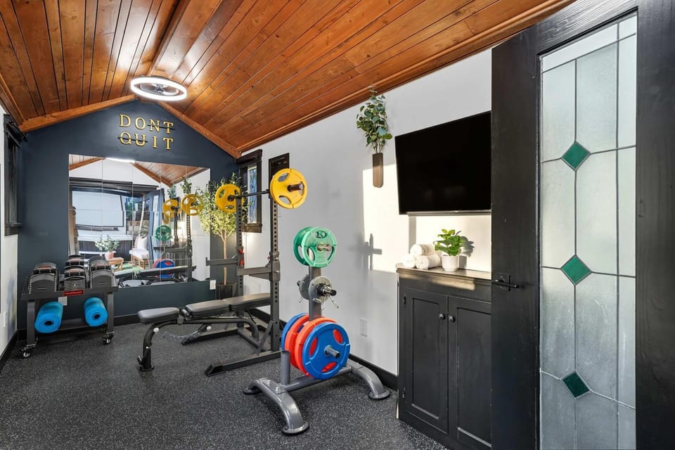 Iconic Mansion with Hot Tub GYM Arcade and Parking House in San Diego