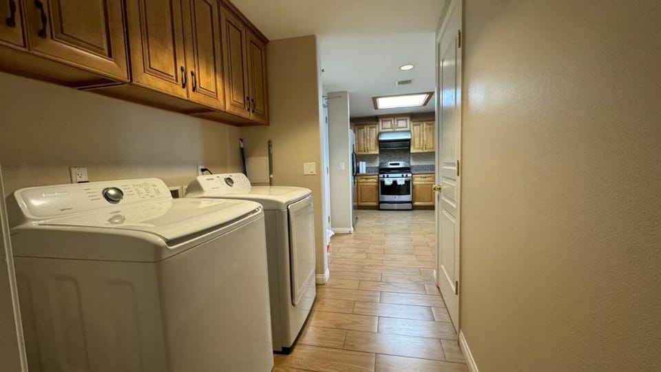 Modern 2BD Apartment with 2 Baths in Alhambra House in Alhambra