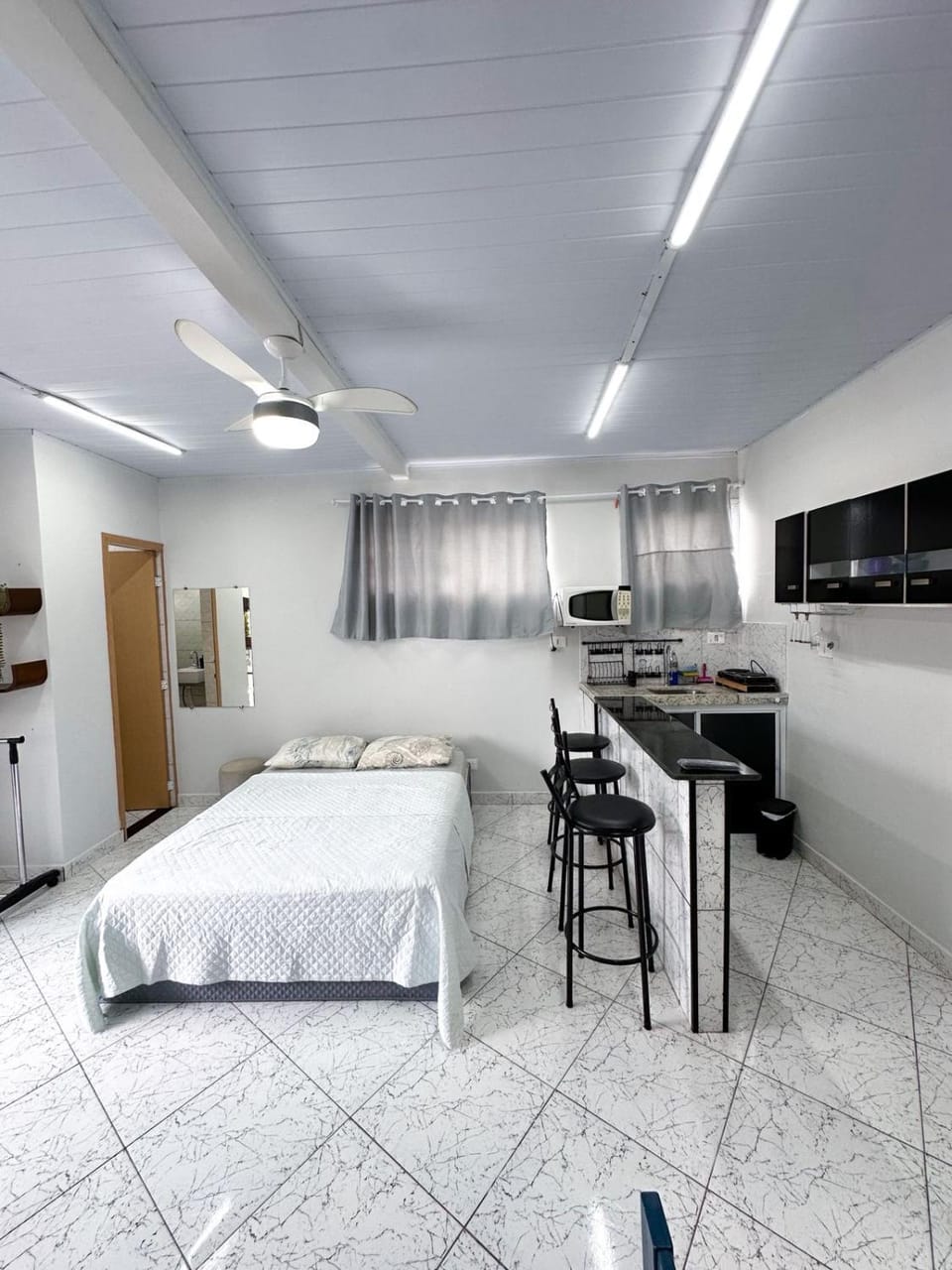 Bed, TV and multimedia, Kitchen or kitchenette, Bedroom