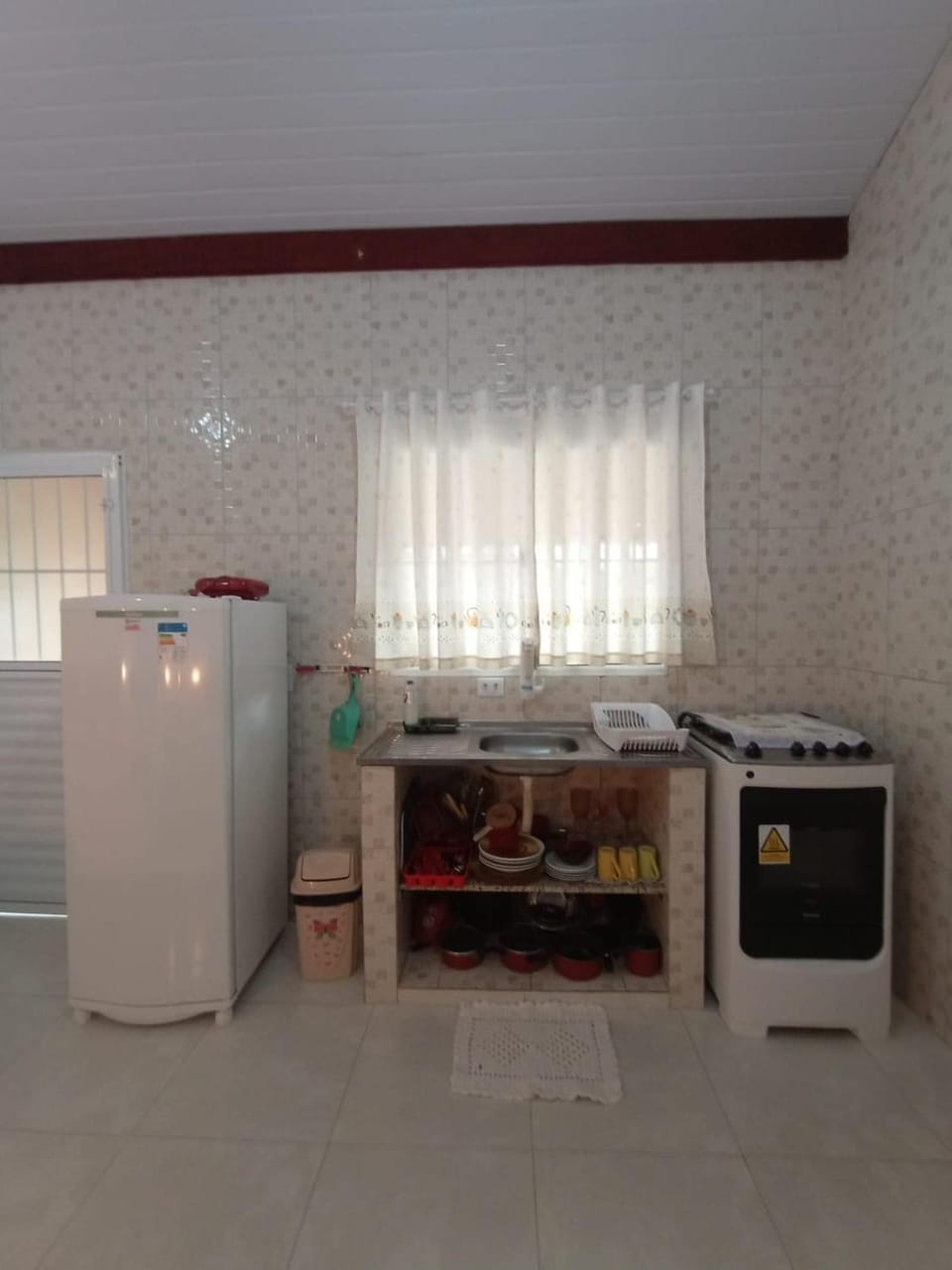 Kitchen or kitchenette, oven, stove