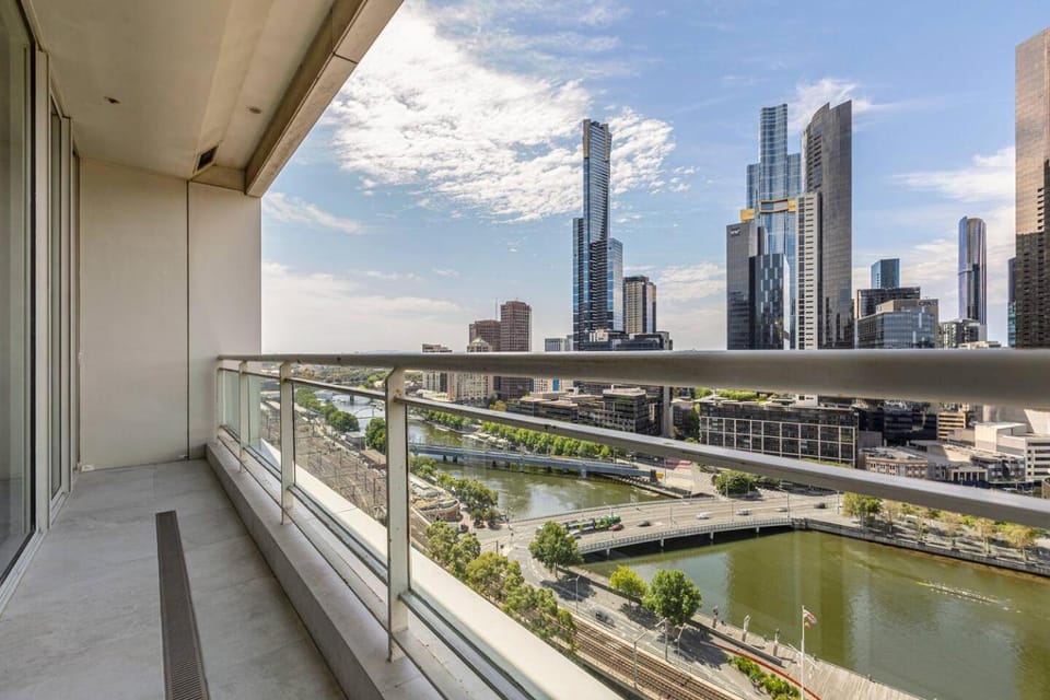 View (from property/room), Balcony/Terrace, City view, River view