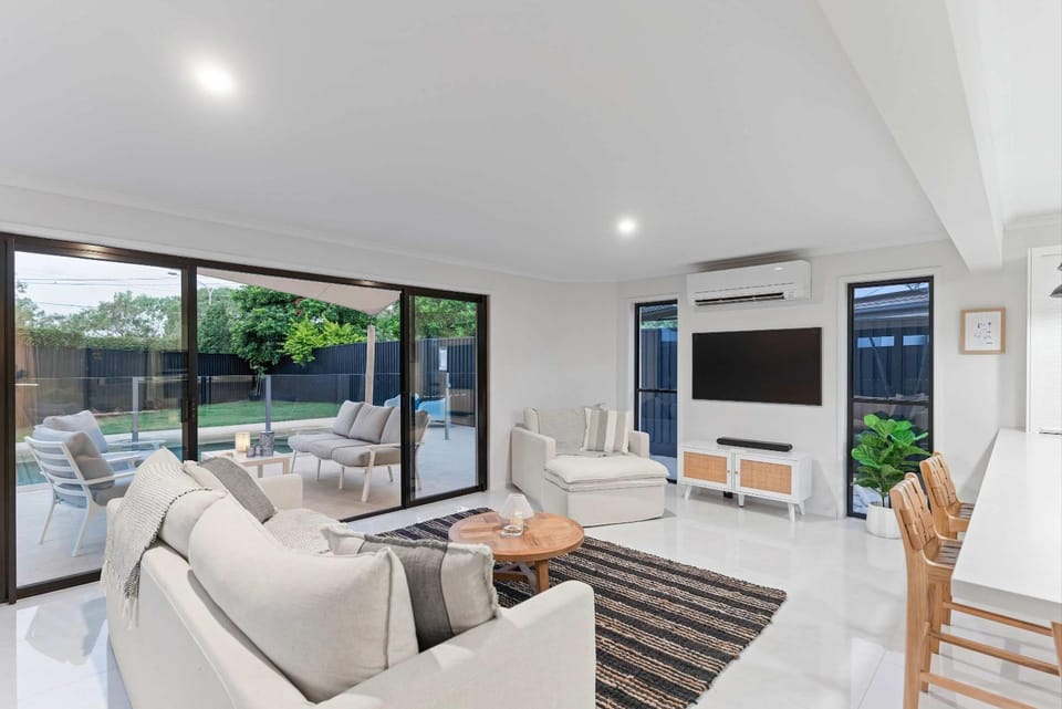 TV and multimedia, Living room, Seating area