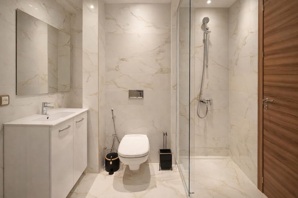 Shower, Toilet, Bathroom, towels