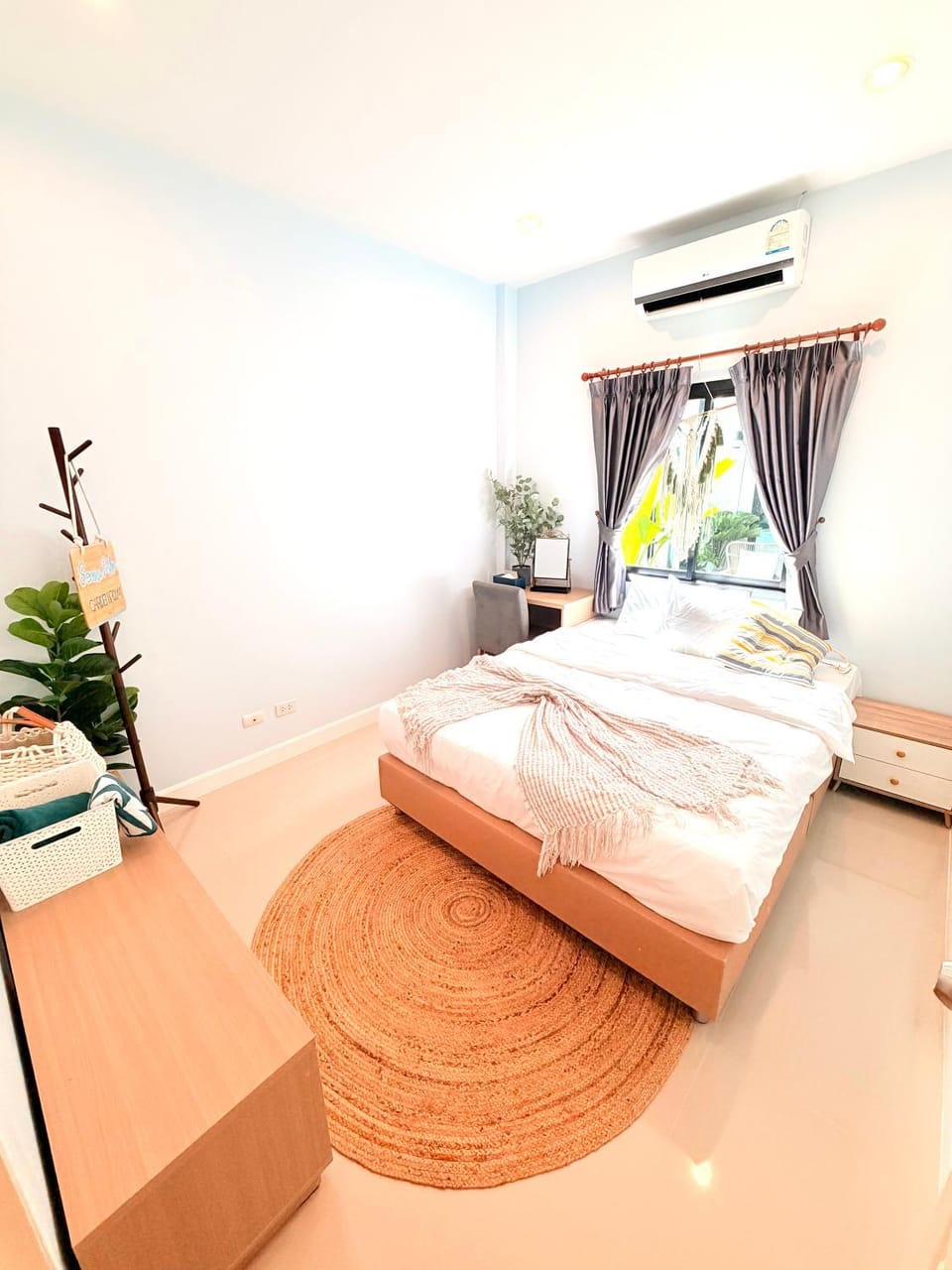 Photo of the whole room, Internal: Not applicable to any particular room