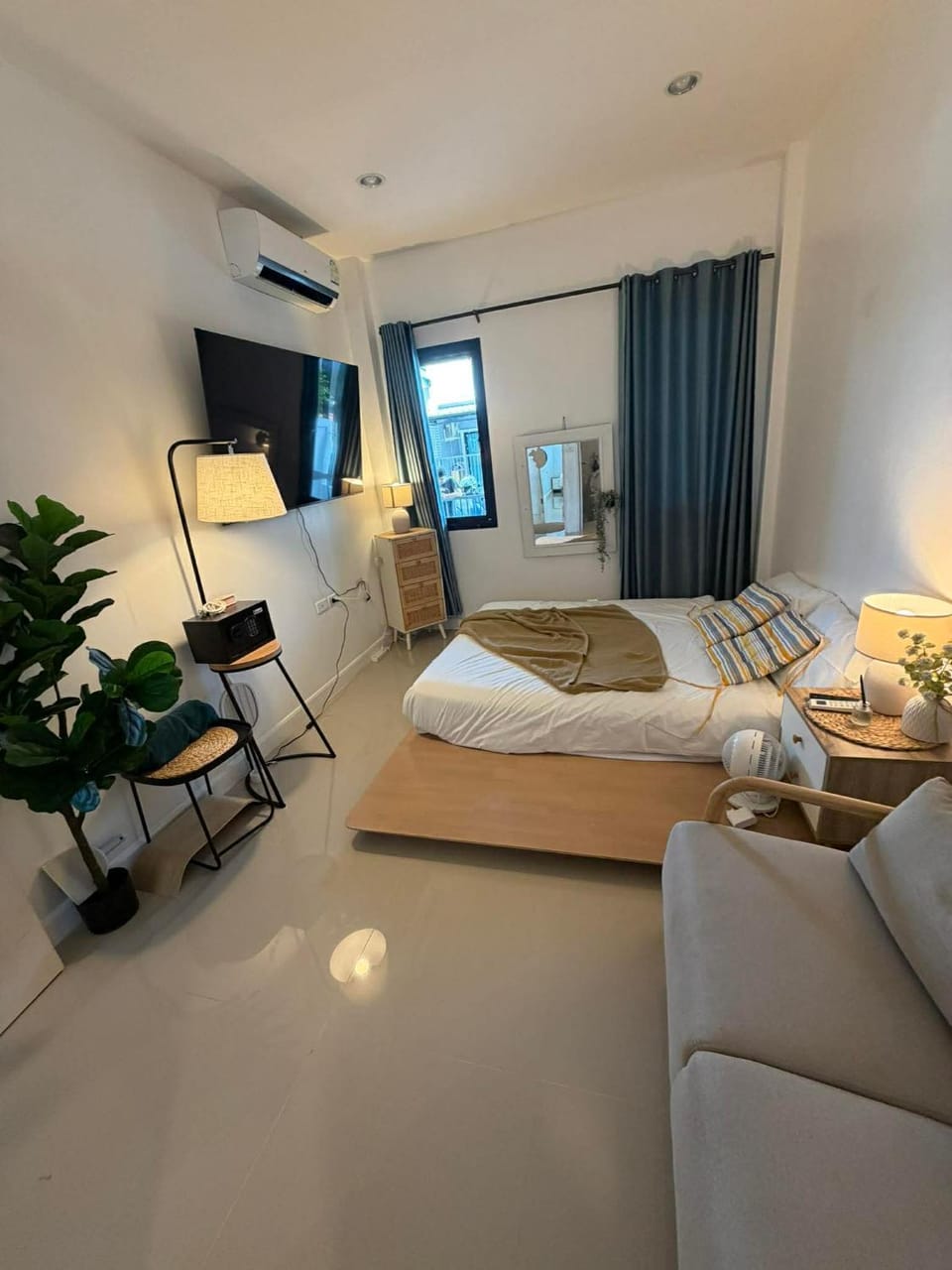 Bed, Photo of the whole room, Bedroom
