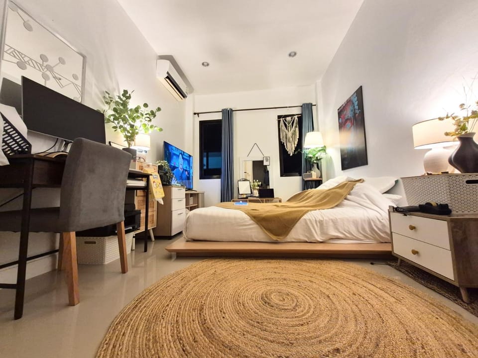 Bed, TV and multimedia, Photo of the whole room, Bedroom, air conditioner