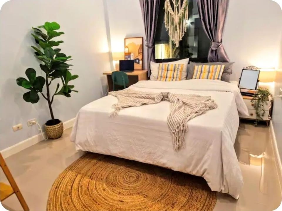 Photo of the whole room, Bedroom, towels, Internal: Not applicable to any particular room