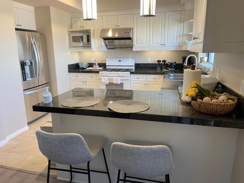 Spacious 2 Bed, 2-Bath Apartment in Monterey Park Apartment in Alhambra