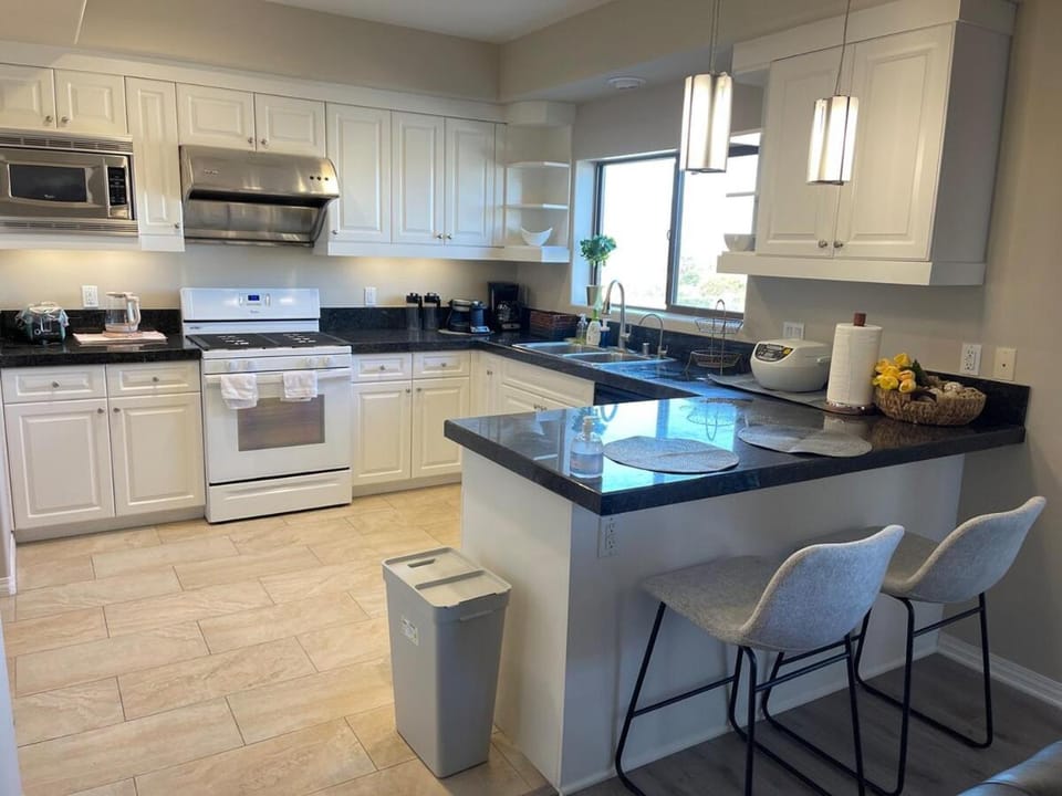 Spacious 2 Bed, 2-Bath Apartment in Monterey Park Apartment in Alhambra