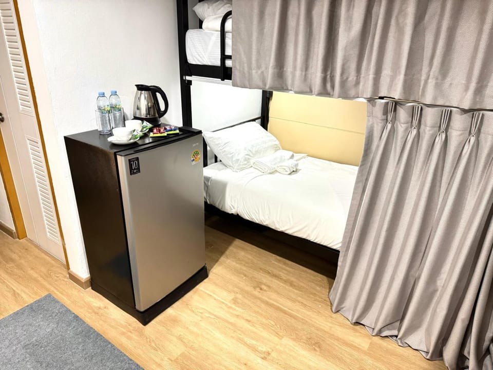 Top Hotel Patong Hostel in Patong