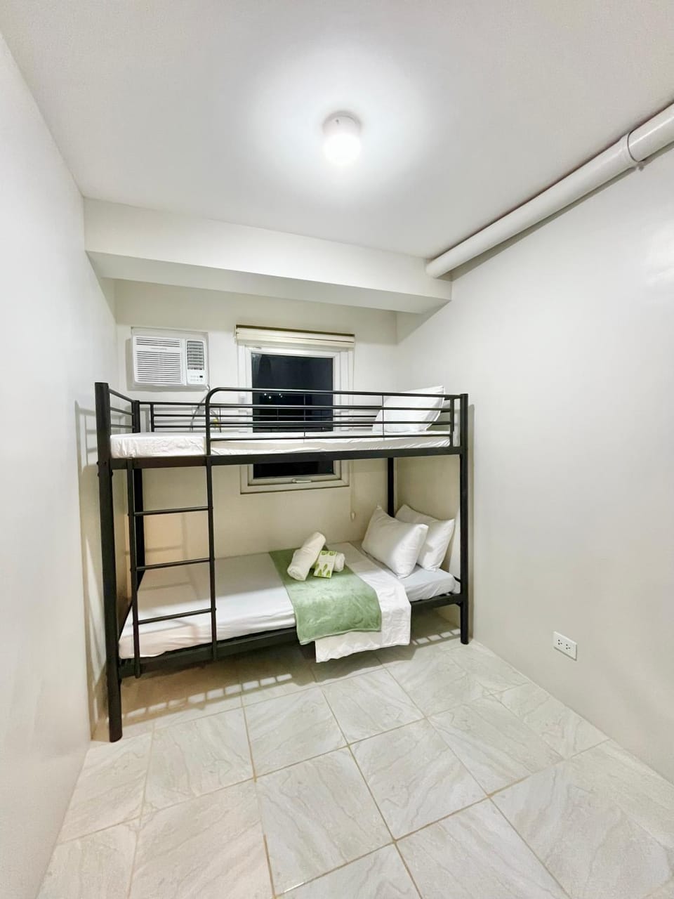 Cozy 2 Bedrooms Condo For Family & Group Stays with Netflix, Wifi & Board Games by Gerra Unit Clea Apartment hotel in Cebu City